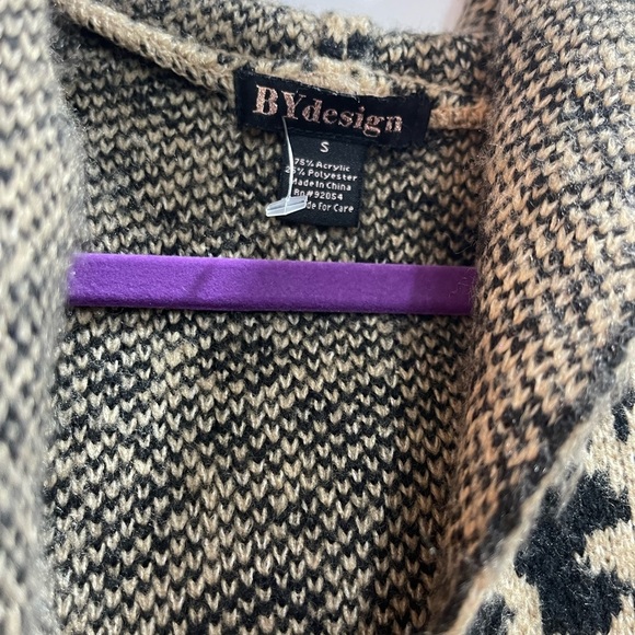 New no tag it’s a hoodie very comfortable Size Small never used - Picture 3 of 4